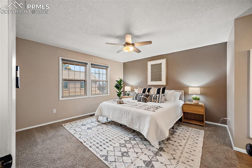 Image 19 of 49: Bedroom