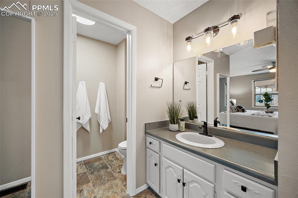 Image 22 of 49: Bathroom