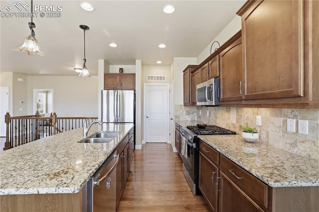 Image 14 of 46: Kitchen