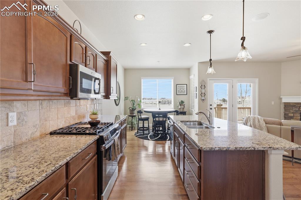 Image 15 of 46: Kitchen