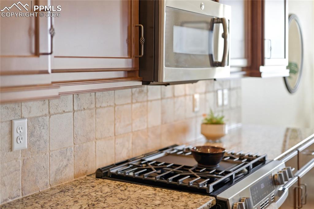 Image 16 of 46: Kitchen