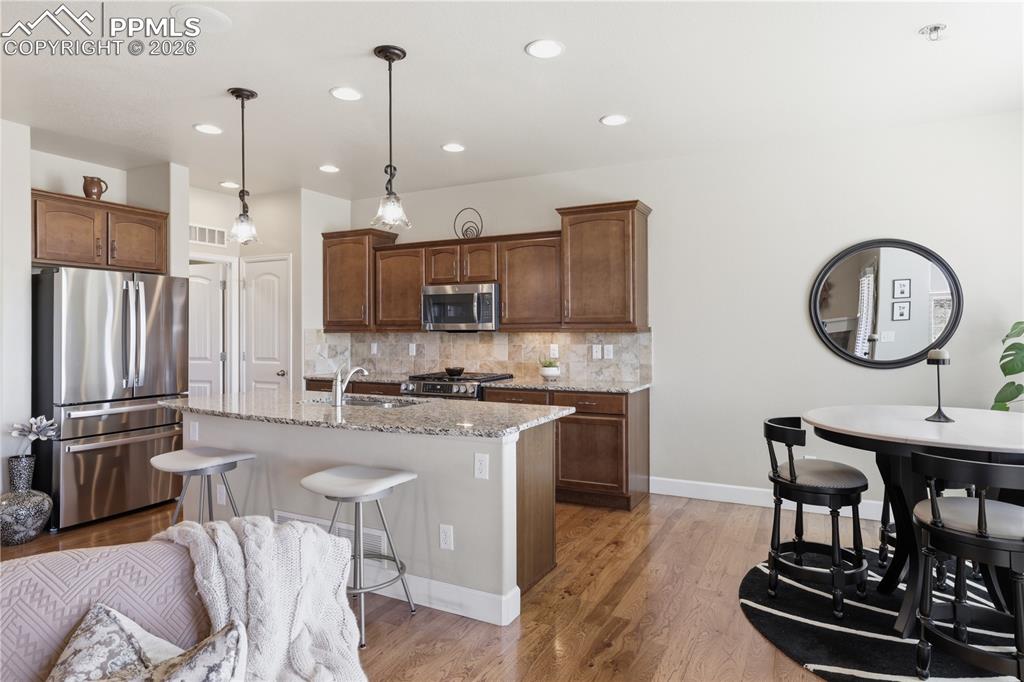 Image 17 of 46: Kitchen