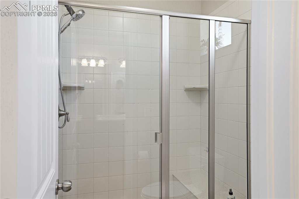 Image 25 of 46: Bathroom