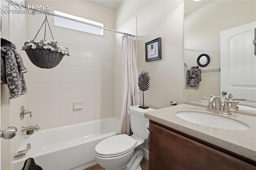 Image 28 of 46: Bathroom