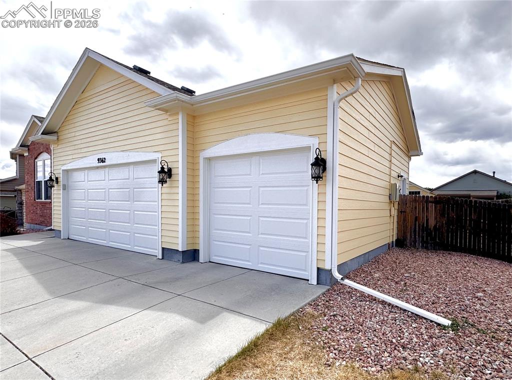 Image 34 of 35: New Garage Doors