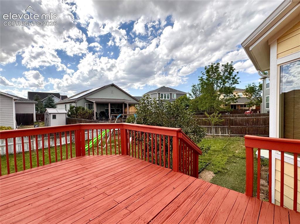 Image 37 of 44: Deck