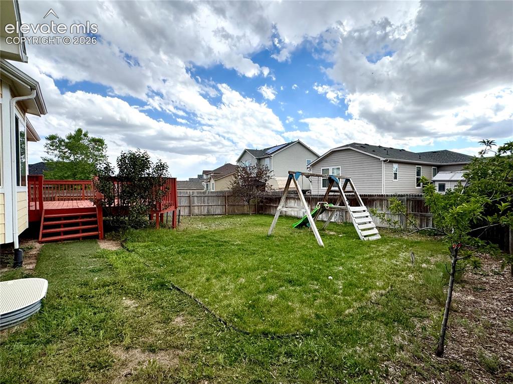 Image 39 of 44: Yard