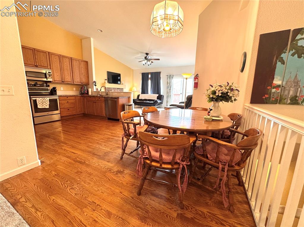 Image 6 of 35: Dining Area