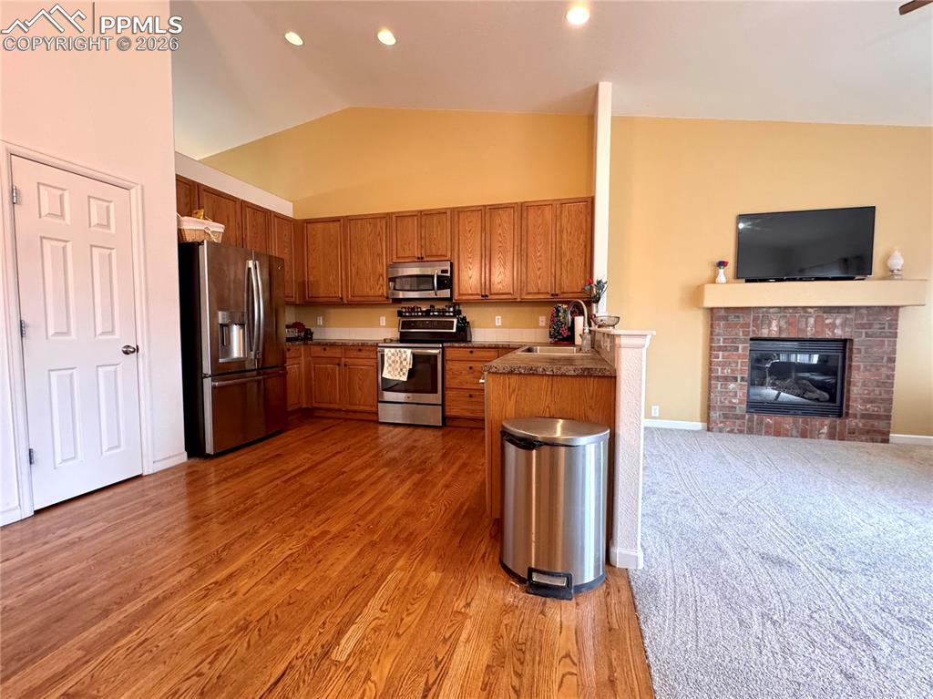 Image 7 of 35: Kitchen