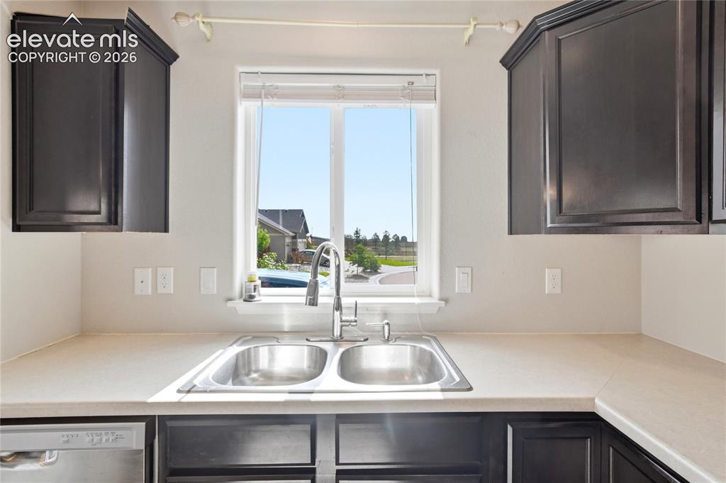 Image 10 of 39: Kitchen