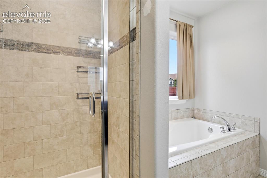 Image 18 of 39: Bathroom