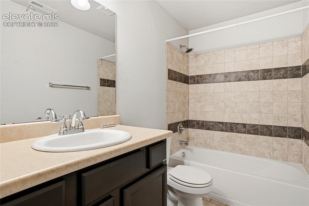 Image 31 of 39: Bathroom