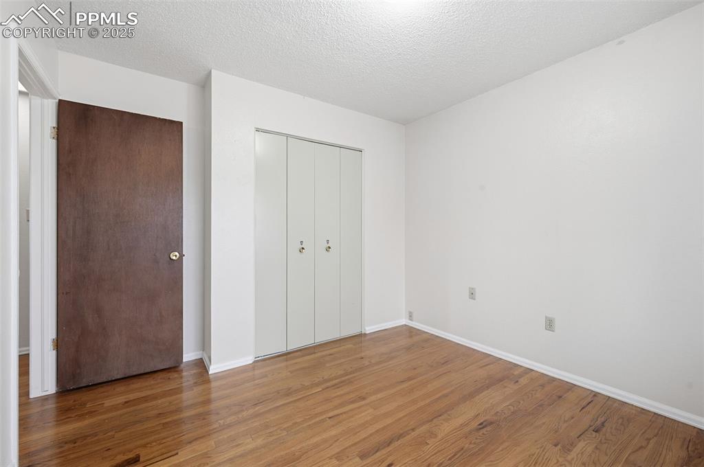 Image 17 of 37: Bedroom