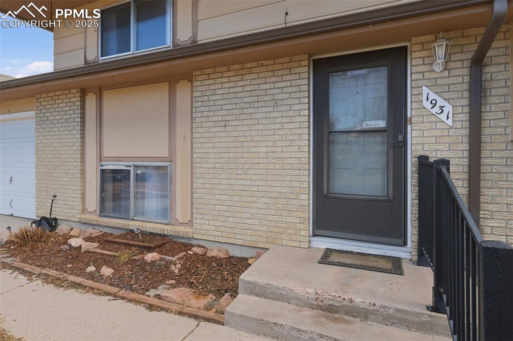 Image 33 of 37: Entry