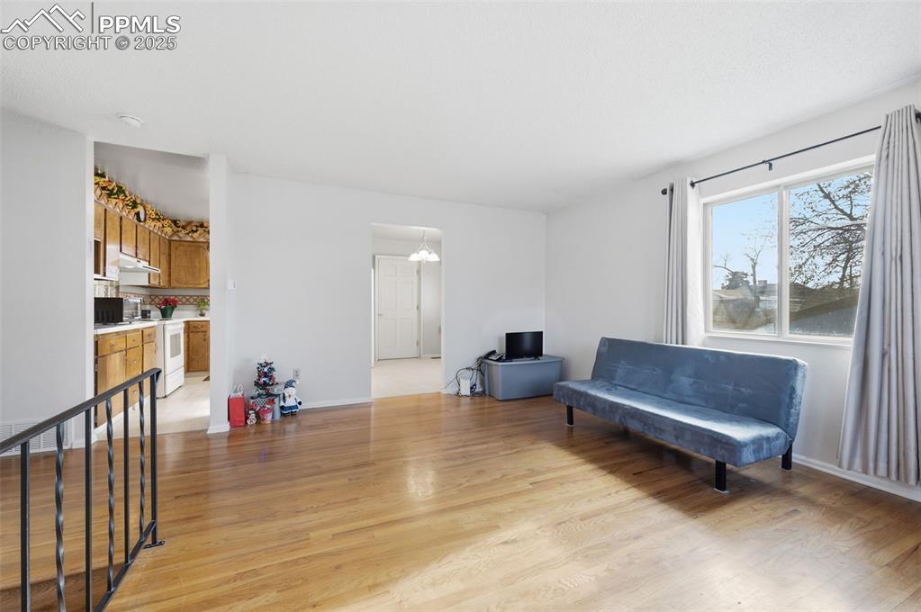 Image 4 of 37: Sitting Room