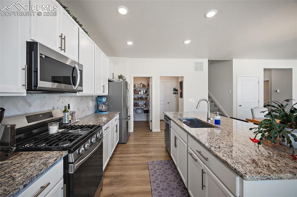 Image 14 of 41: Kitchen