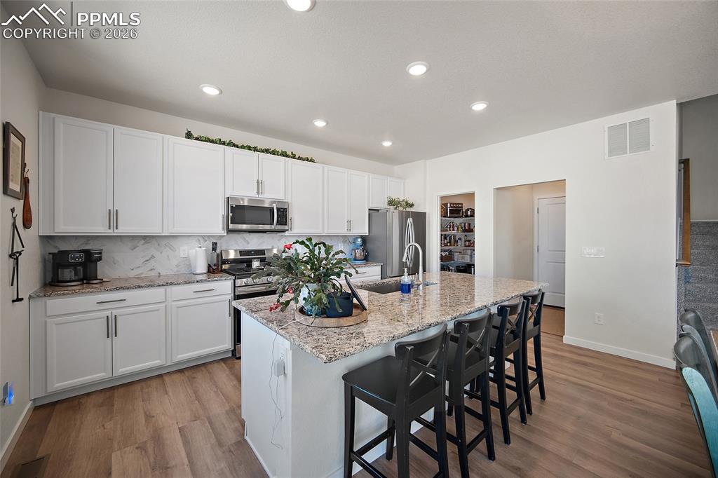 Image 15 of 41: Kitchen