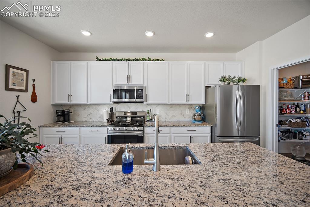 Image 16 of 41: Kitchen