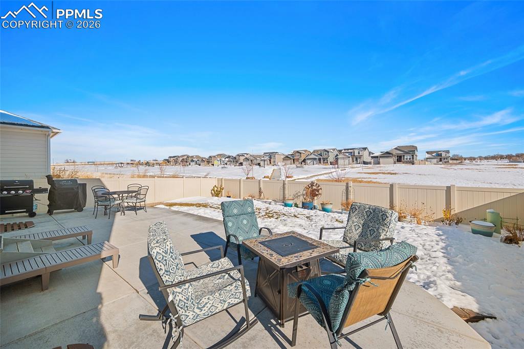 Image 32 of 41: Patio