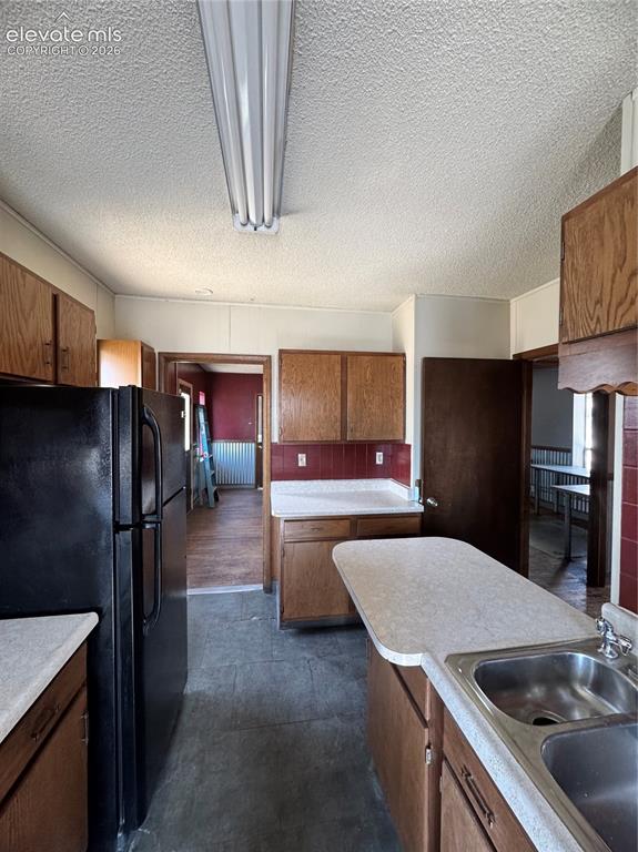 Image 9 of 16: Kitchen