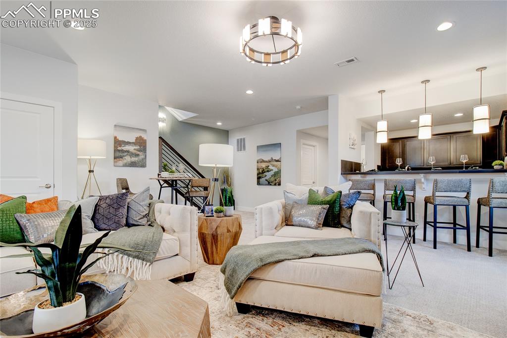 Image 31 of 40: Living Room