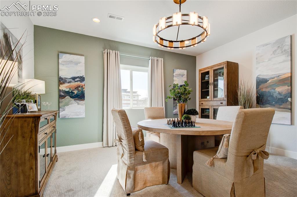 Image 34 of 40: Dining Area