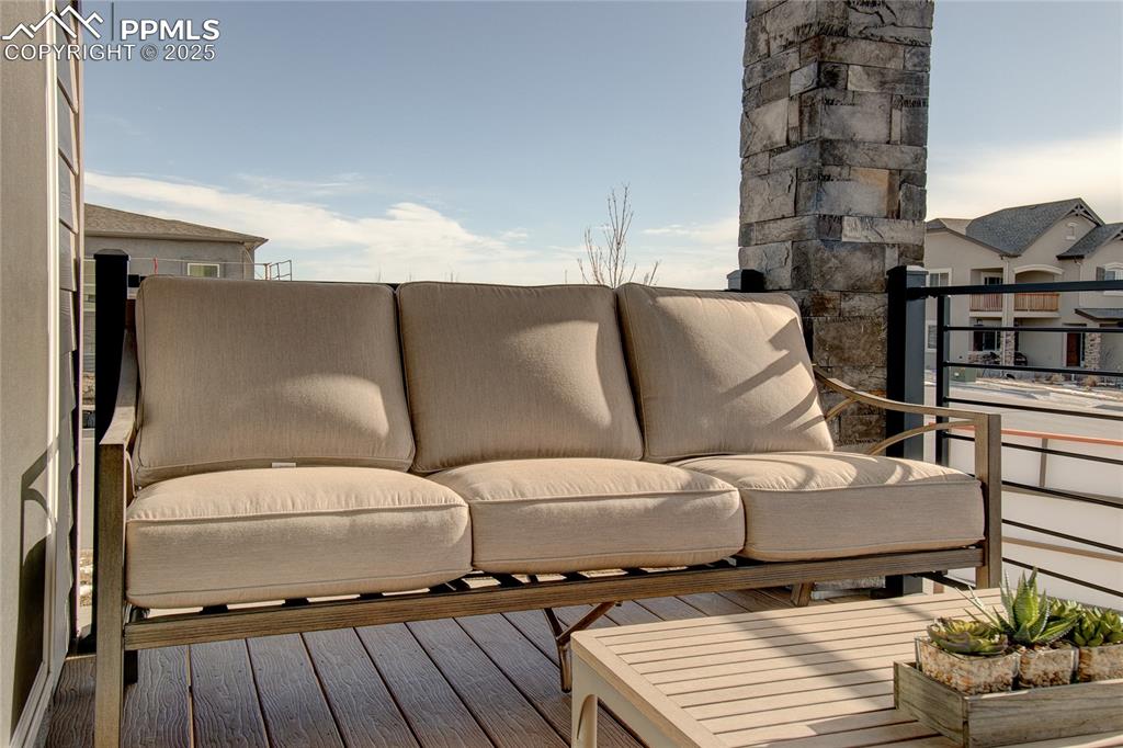 Image 39 of 40: Deck