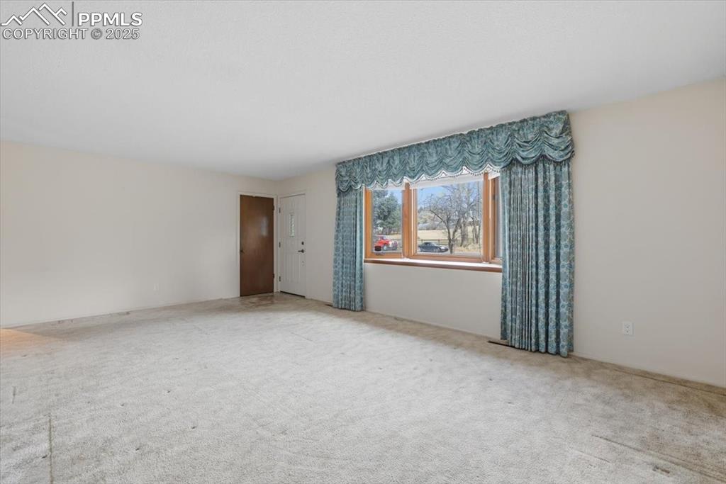 Image 18 of 50: View of unfurnished room