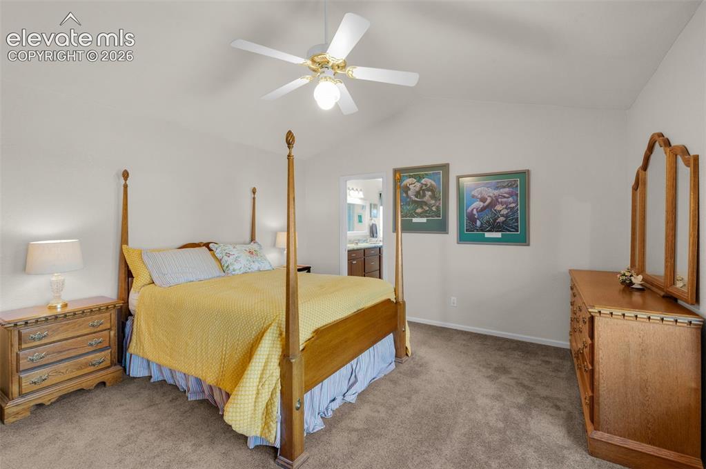 Image 19 of 50: Vaulted Ceiling
