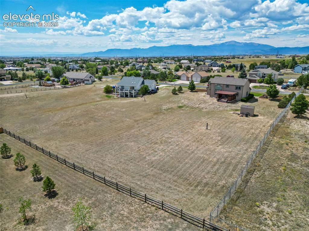 Image 3 of 50: Spacious Lot