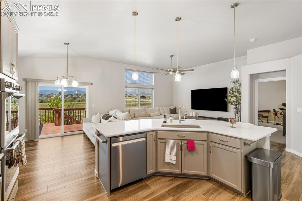 Image 10 of 28: Kitchen