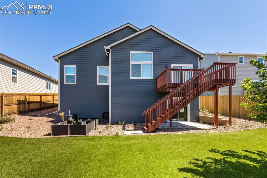 Image 25 of 28: Low Maintenance Turf