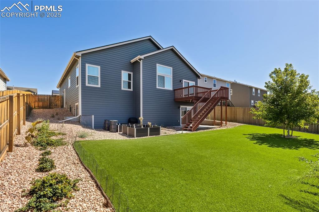 Image 27 of 28: Low Maintenance Turf