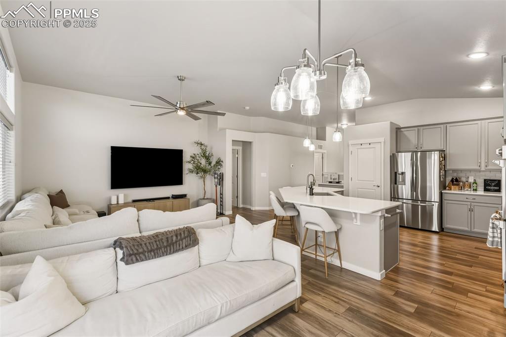 Image 5 of 28: Dining Area