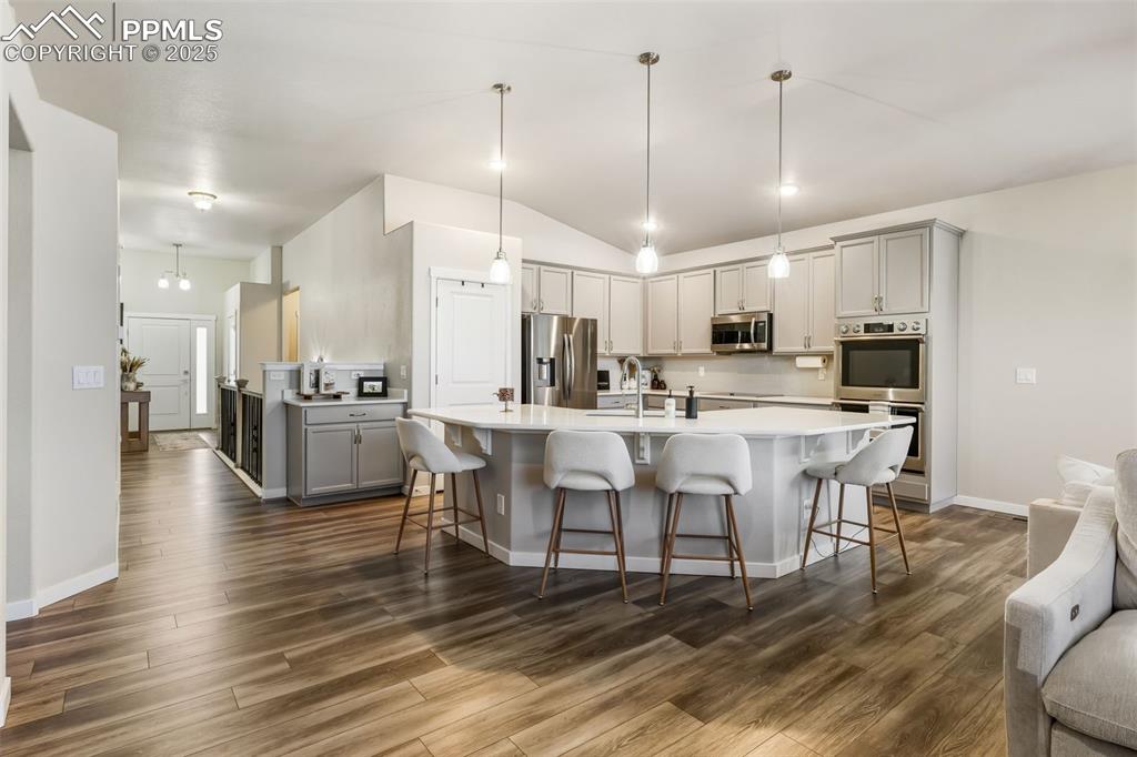 Image 8 of 28: Kitchen