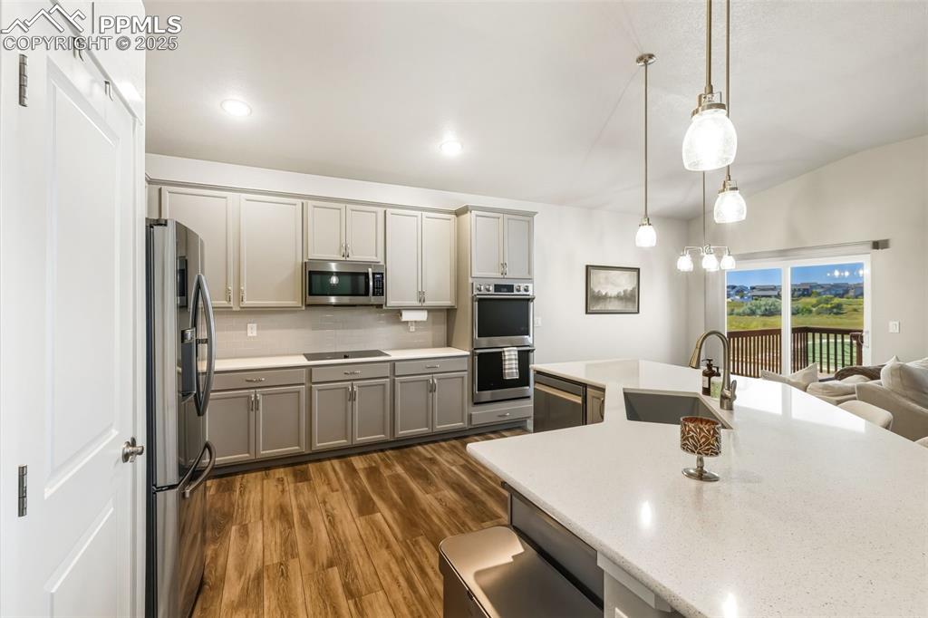 Image 9 of 28: Kitchen