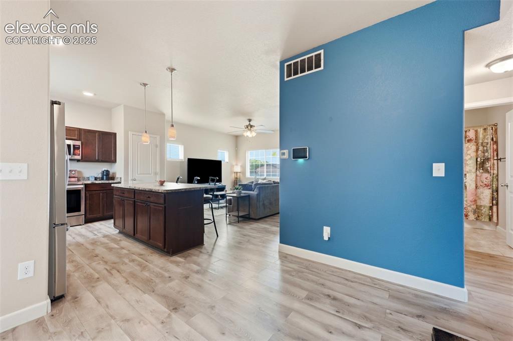 Image 14 of 40: Kitchen