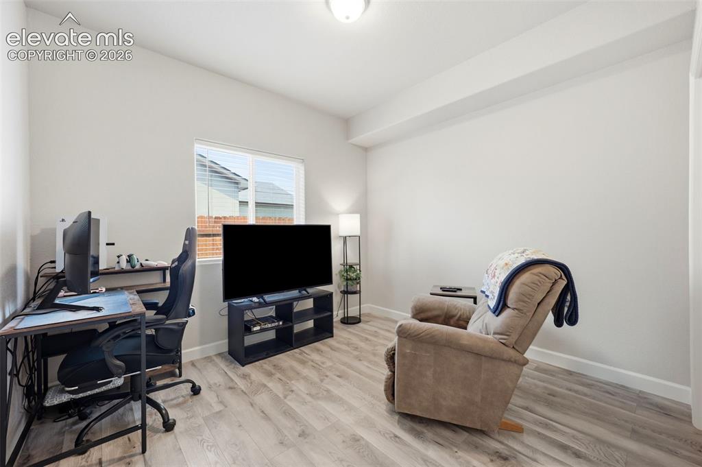 Image 17 of 40: Office