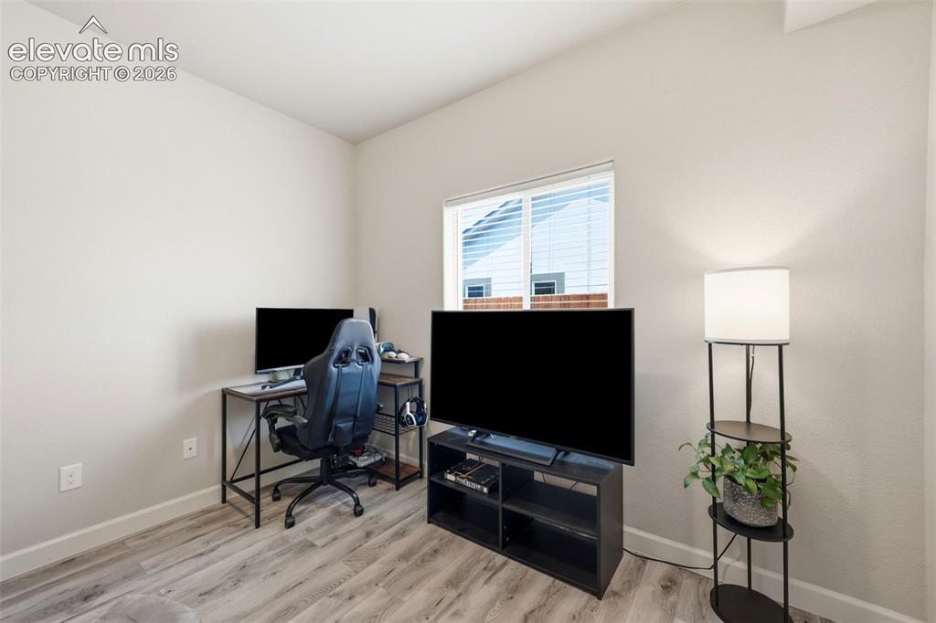 Image 19 of 40: Office
