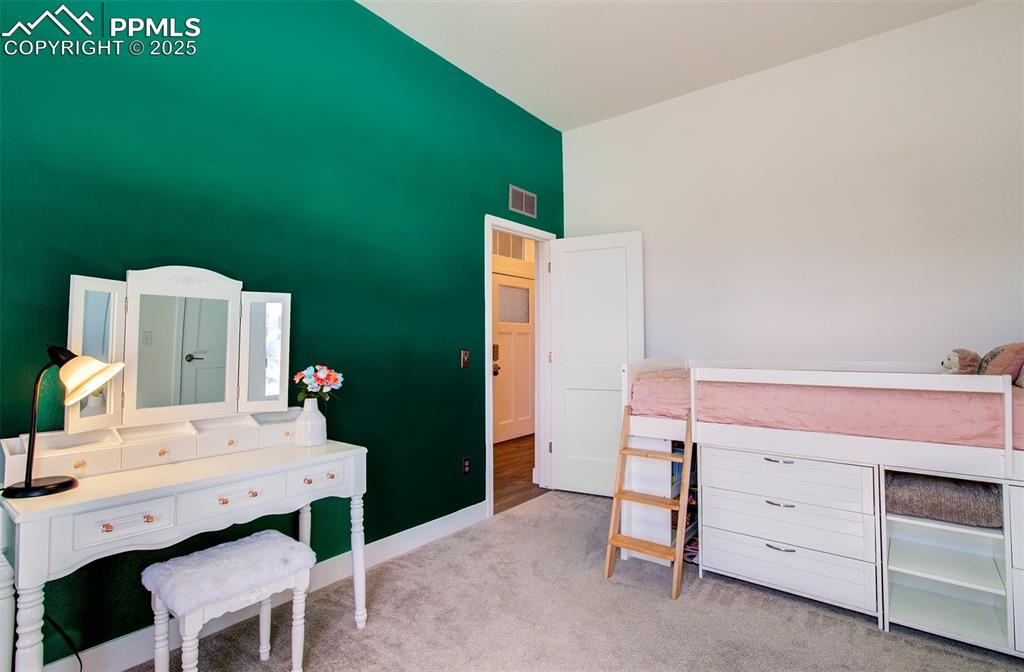 Image 18 of 48: Bedroom