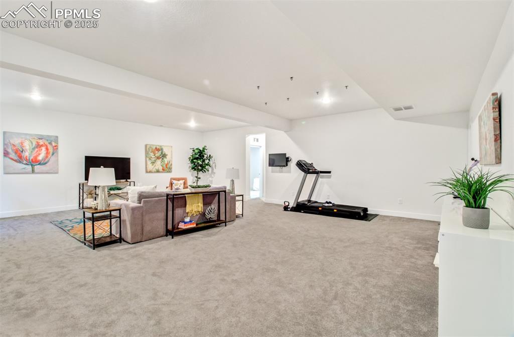 Image 28 of 48: Family Room