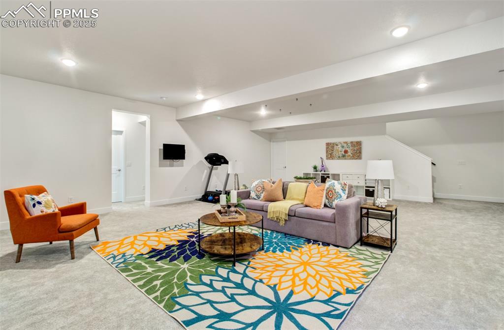 Image 30 of 48: Family Room