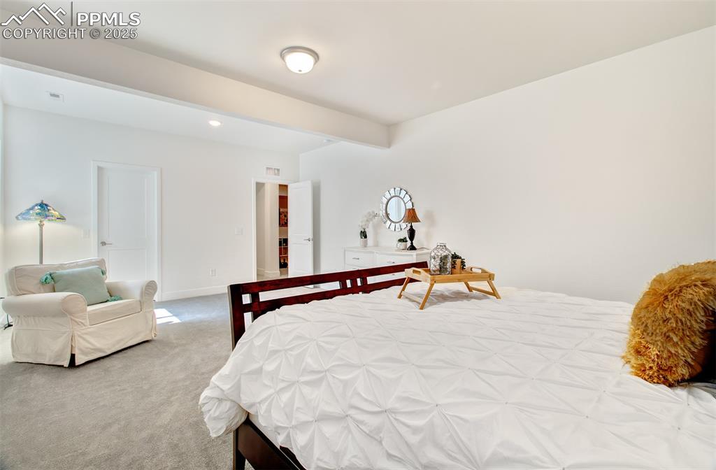 Image 32 of 48: Bedroom