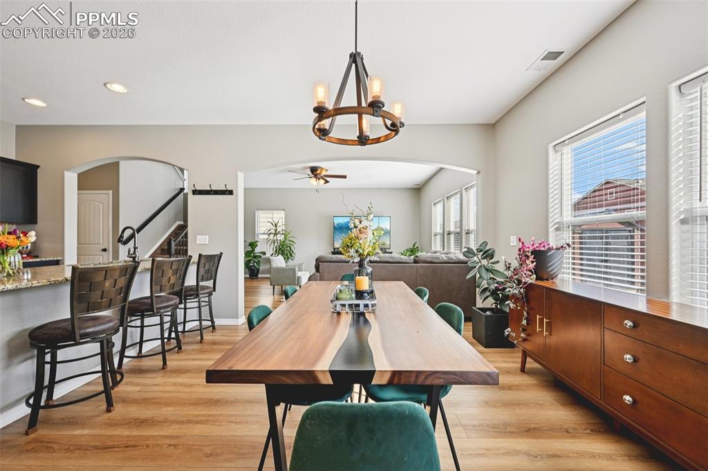 Image 14 of 48: Dining Area