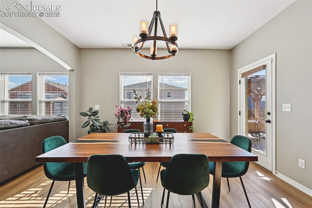 Image 15 of 48: Dining Area