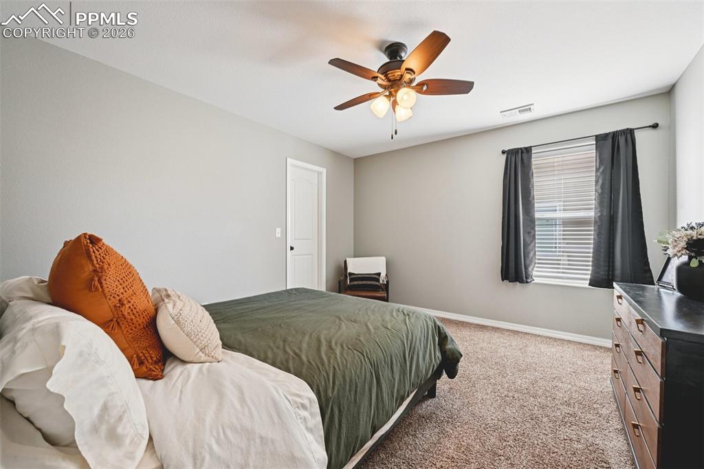 Image 39 of 48: Bedroom