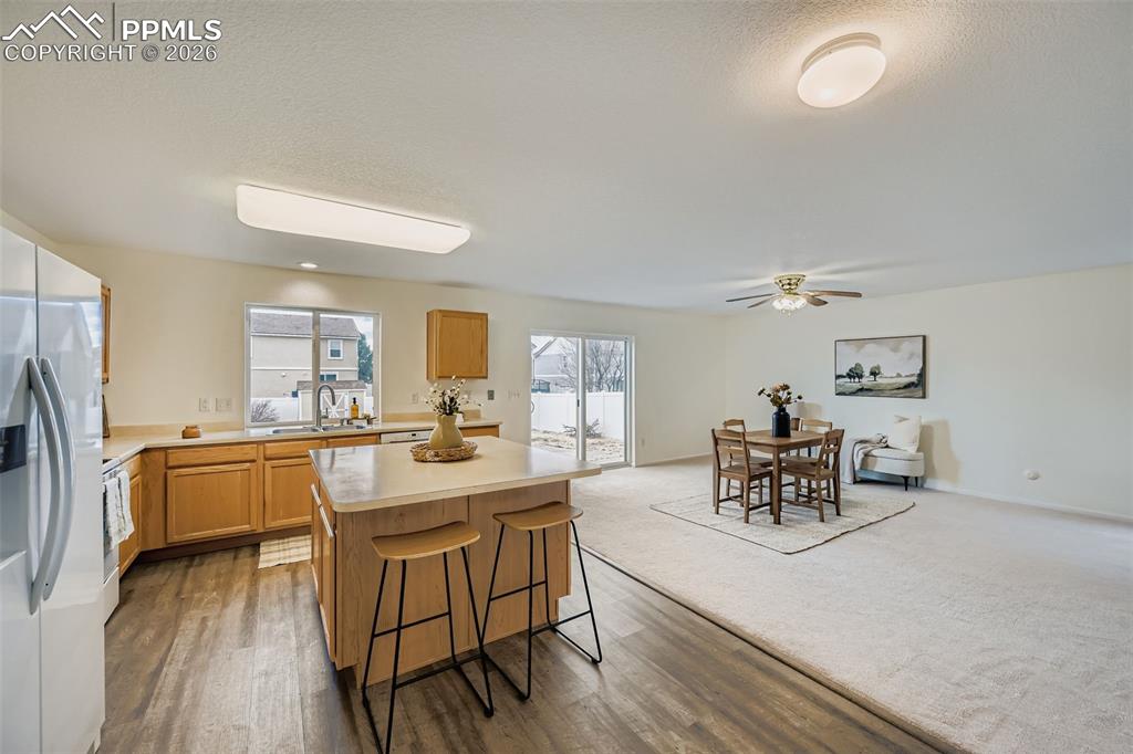 Image 10 of 27: Kitchen