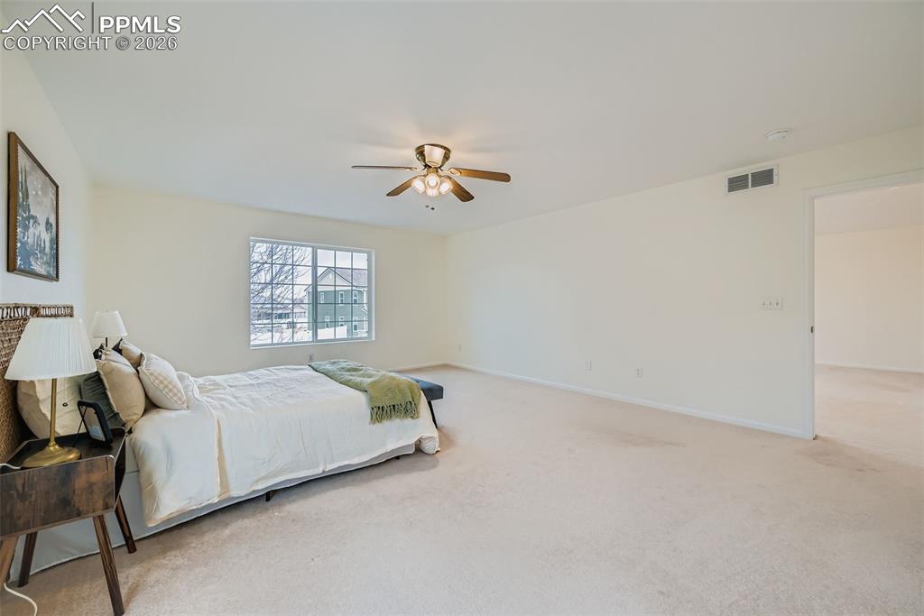 Image 16 of 27: Bedroom