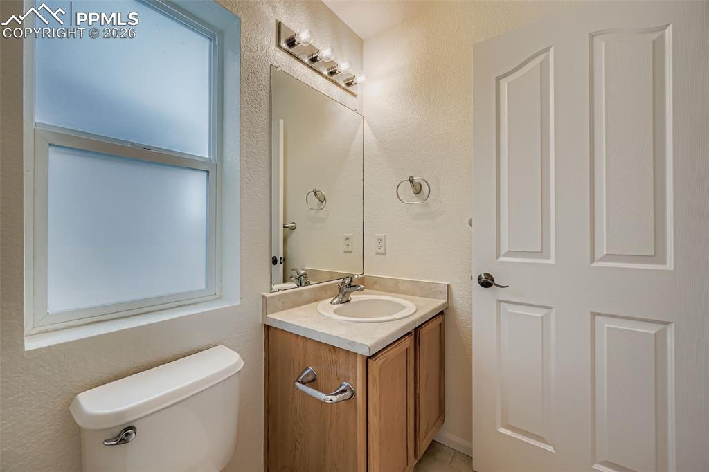 Image 21 of 27: Bathroom