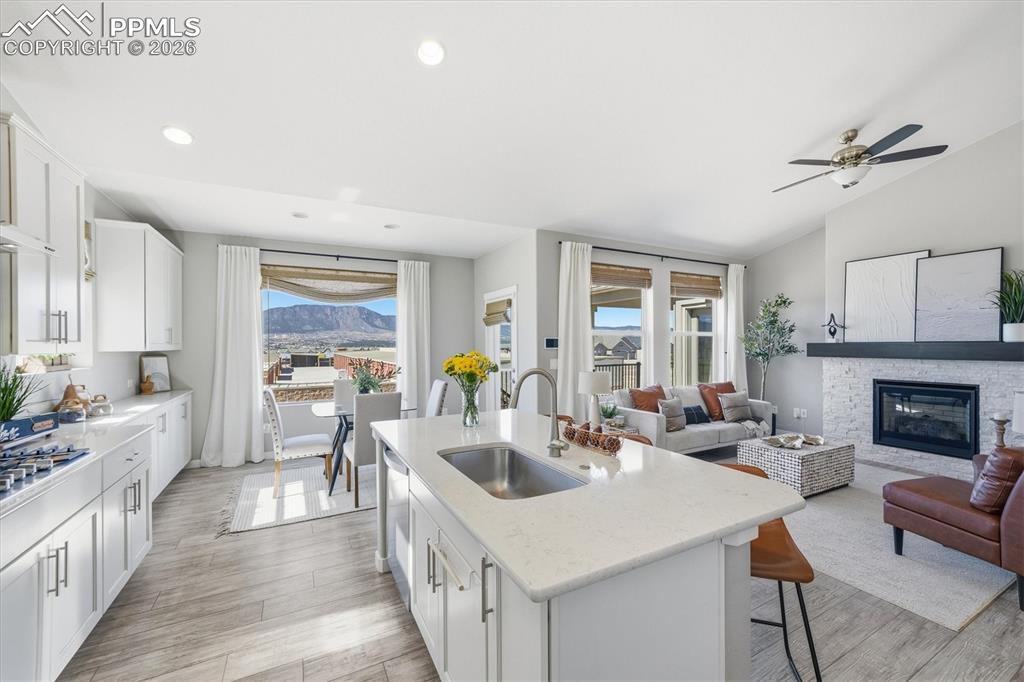 Image 5 of 44: Kitchen